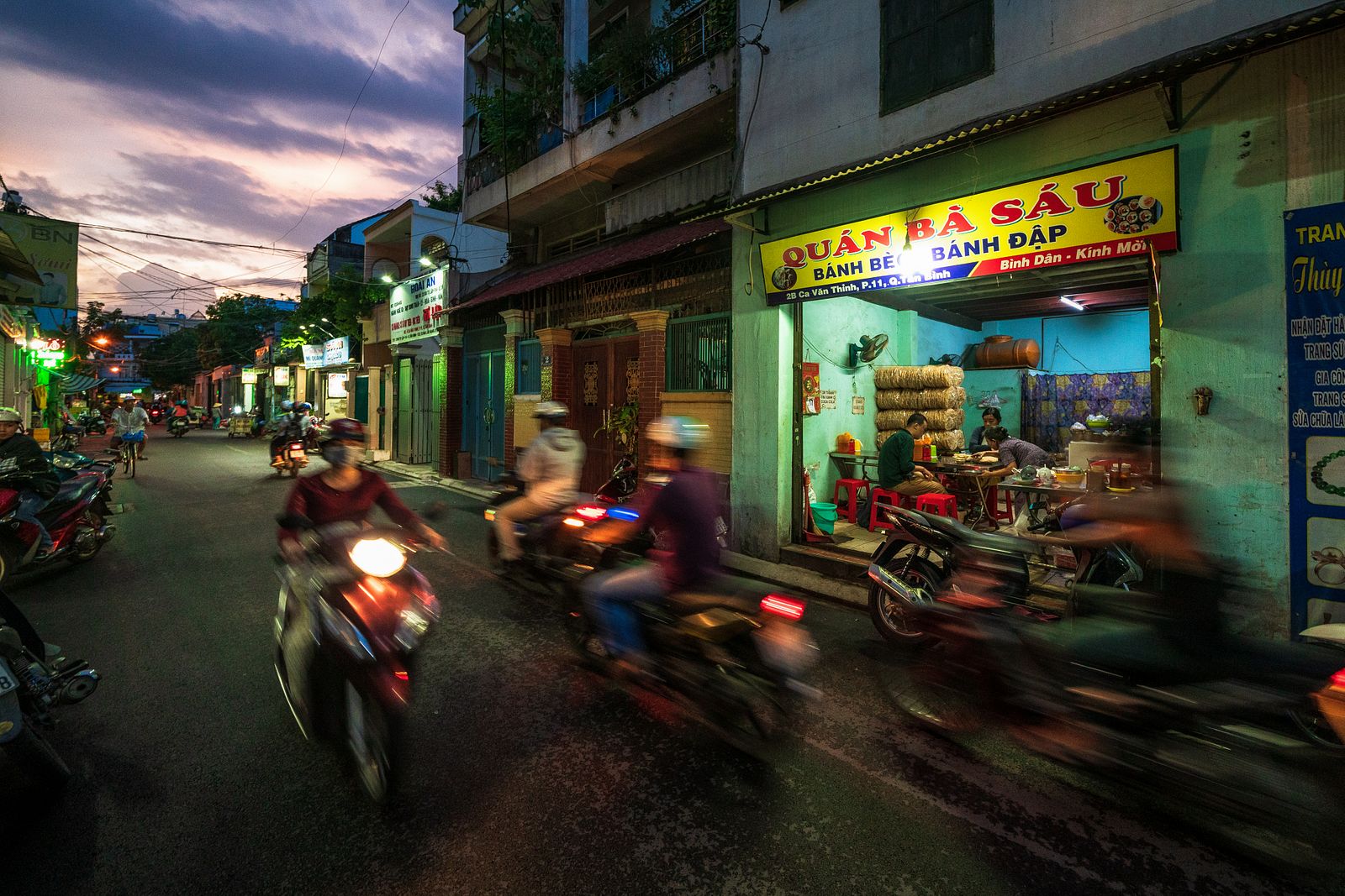 Hẻm Gems: Bánh Đập Dập, an Indelible Reminder of Vietnam's Austere Eras - Saigoneer