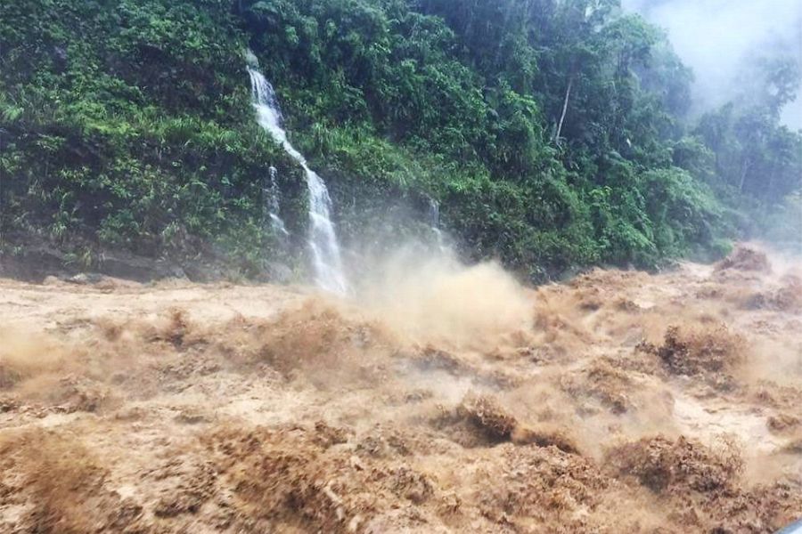 Terrible Flood, Landslide Devastate Northern Provinces, Leaving 14 Dead, 12 Missing