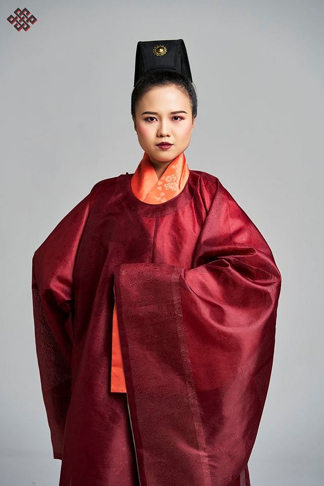 Great Vietnam Resurrects Nguyễn-Era Fashion, One Traditional Costume at a  Time - Saigoneer