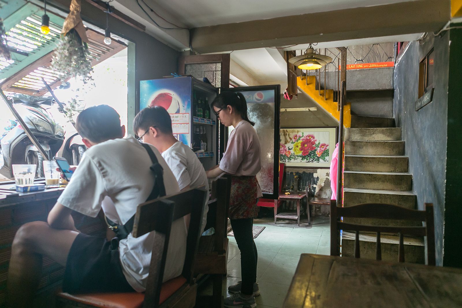 Hẻm Gems A Canal Cafe And Bar As Rustic As Its Name Promises Saigoneer