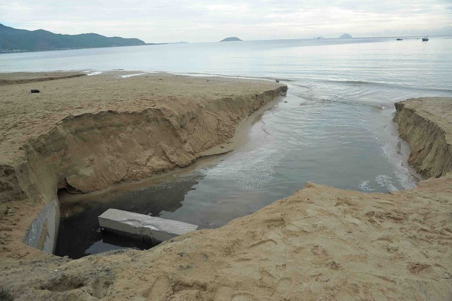 In Nha Trang, a Pristine Beach Is Ruined by Sludge Discarded Directly From Storm Drains