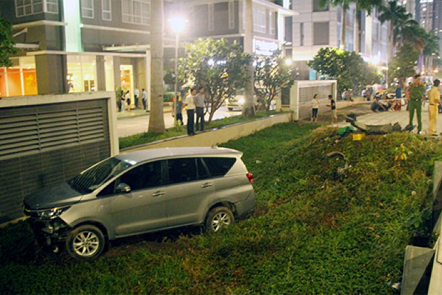 Car Careens Into Motorbikes in D7, Killing One While Driver Flees Scene