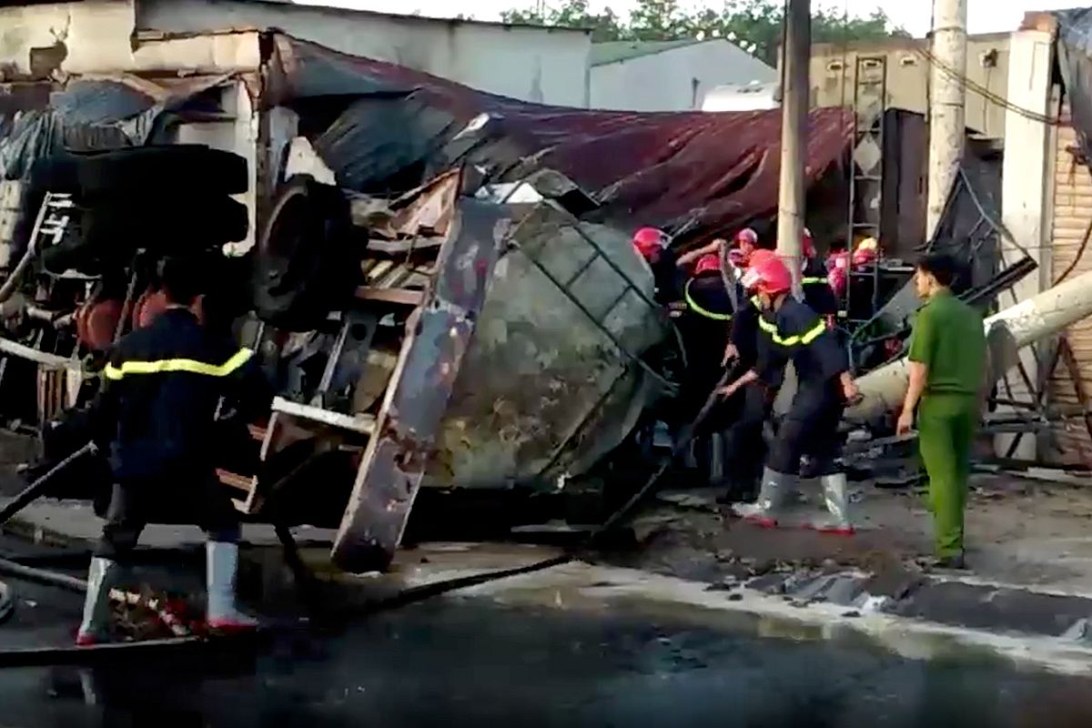 Gas Tank Truck Catches On Fire, Kills 6 In Binh Phuoc Saigoneer