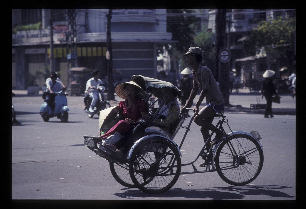 [Photos] A Walk Down Memory Lane: 1990 Saigon Caught on Camera - Saigoneer