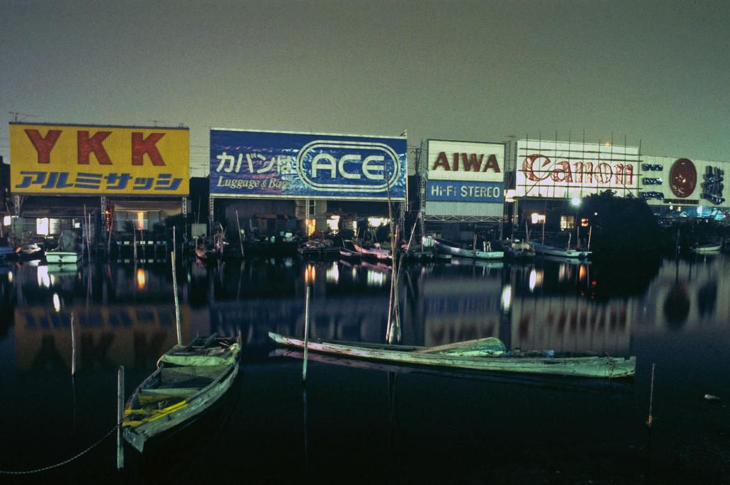 Photos] An Eerie Tokyo in the 1970s by Canadian Photographer Greg