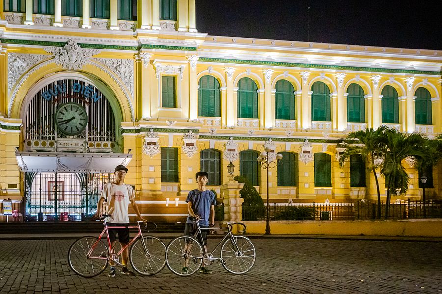 [Video] Wheels of Steel: Tearing Across Saigon on Japanese Fixies