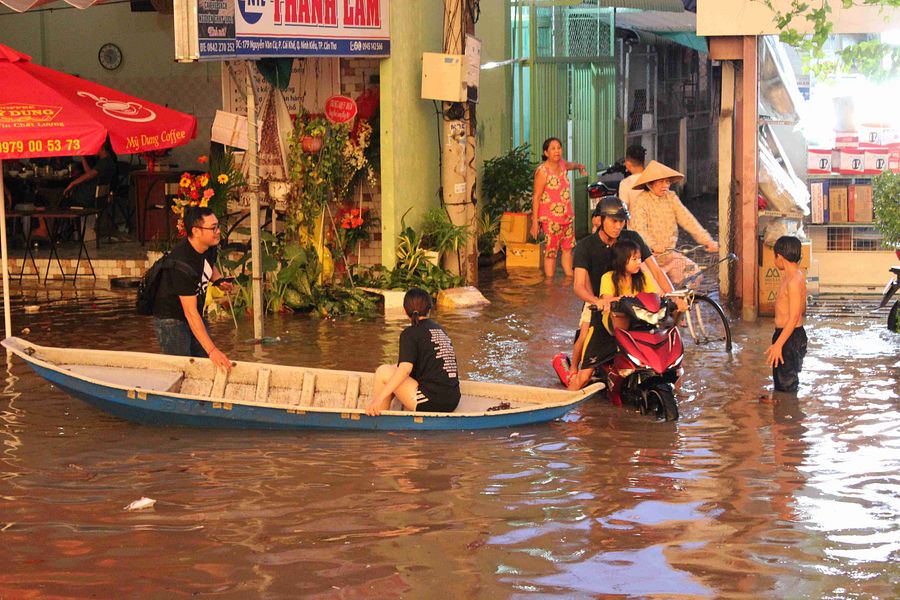 Severe Flooding Drowns Can Tho as Tides Reach Highest Levels in 30 ...