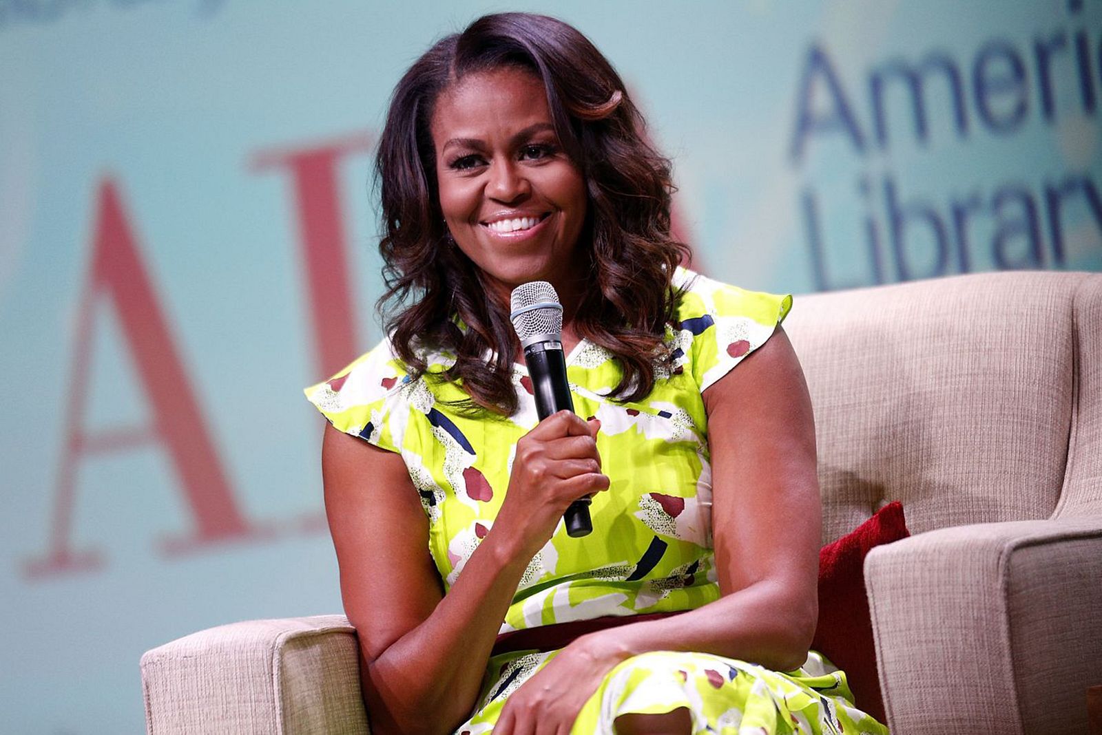 Kết quả hình ảnh cho Michelle Obama to Visit Vietnam in December to Promote Girls' Education