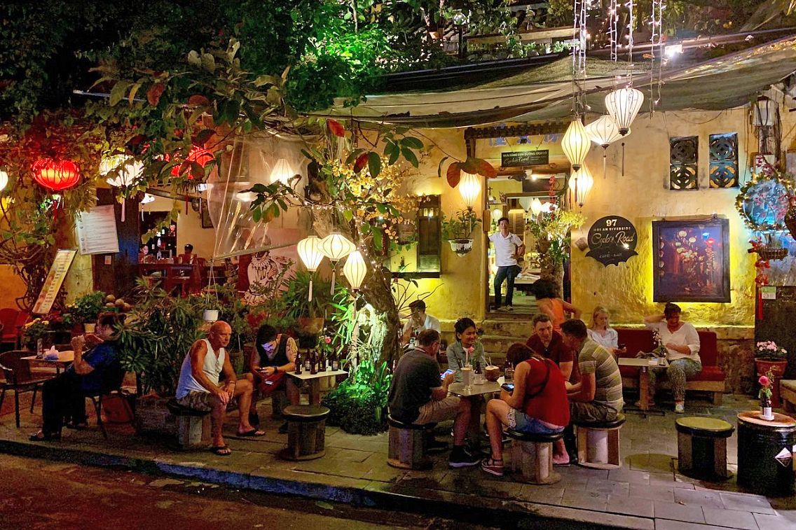 Netizens Call for Boycott of 'Racist' Hoi An Cafe for Refusing to Serve ...