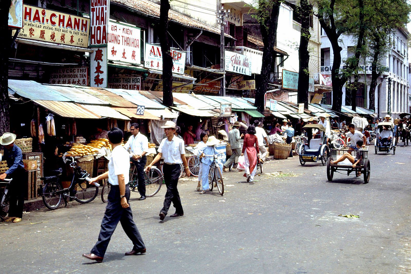 [Photos] Amble Through Saigon’s Markets and Pagodas in 1965–1966 ...