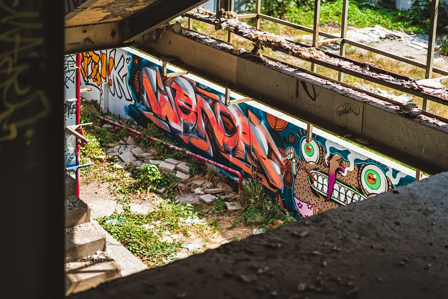 [Photos] In a Thao Dien Concrete Shell, a Mystery Graffiti Mecca ...