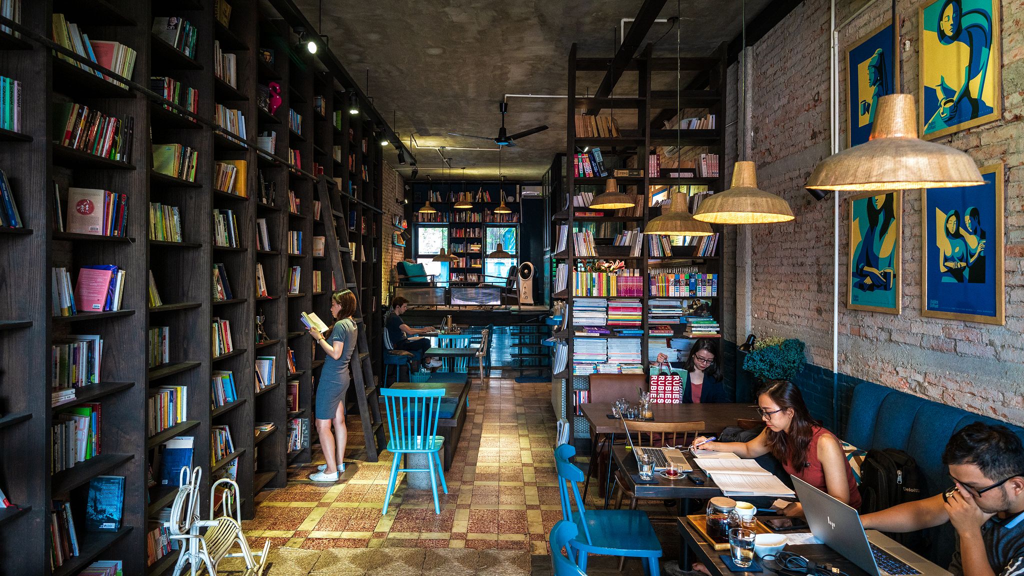 The Hidden Elephant Books & Coffee được biết đến nhiều với cái tên Café Con Voi.