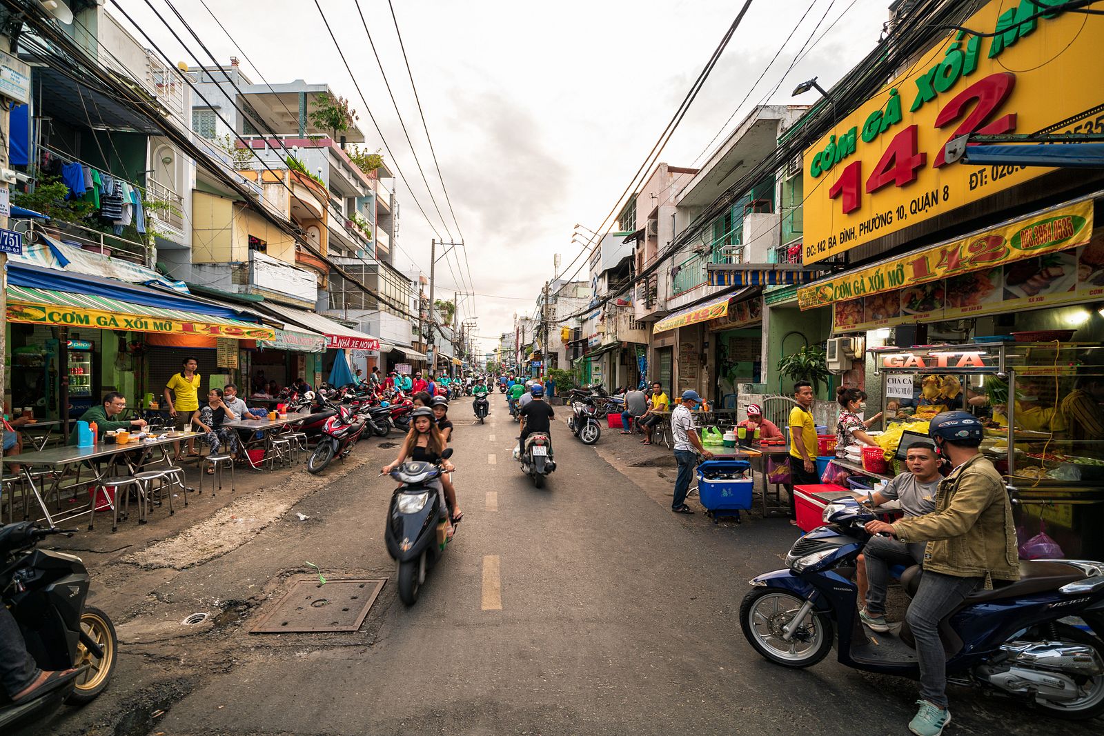 Hẻm Gems: The Best Fried Chicken Rice in Saigon Is in District 8 ...