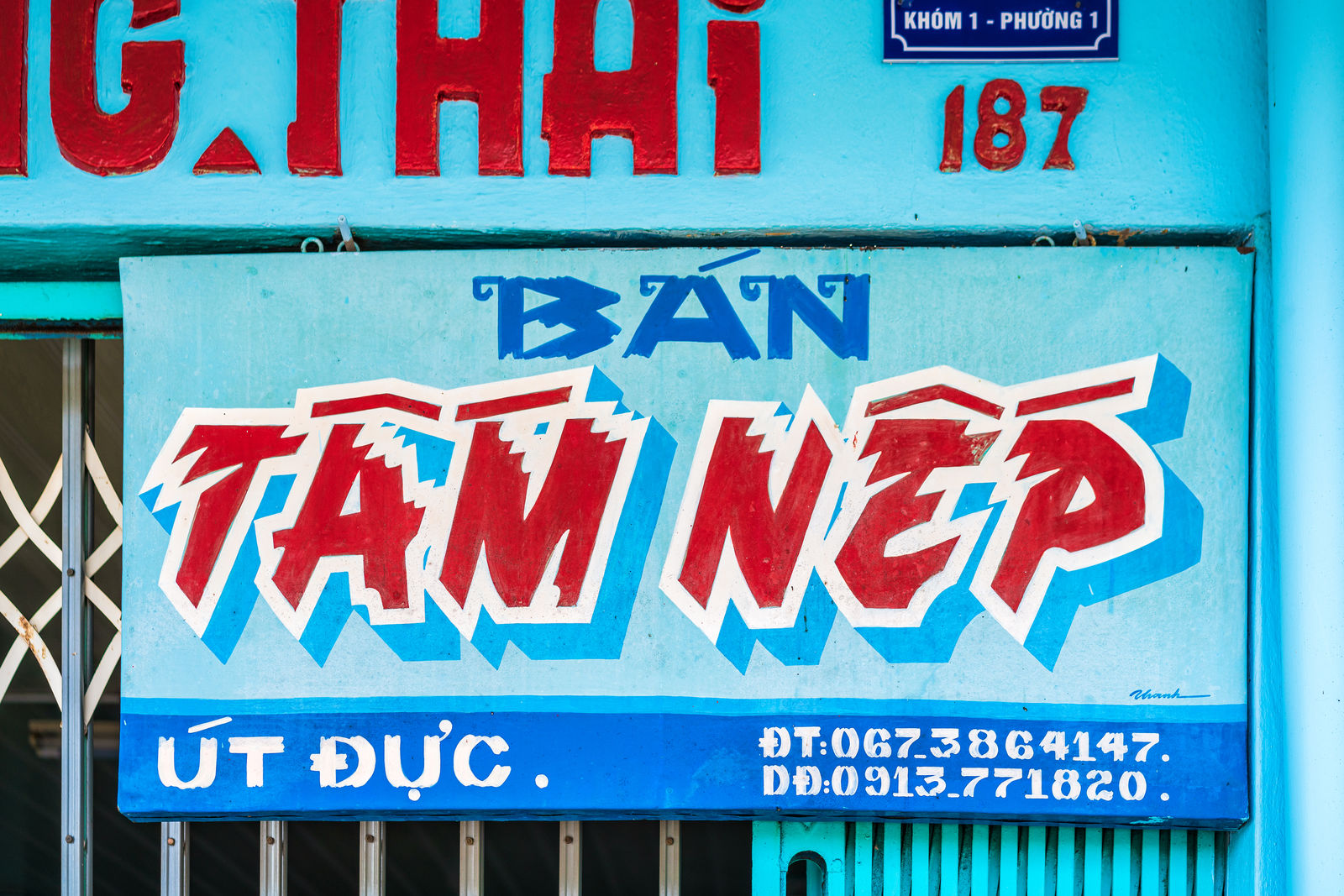 Xót xa những ngày khó khăn của người nghệ sĩ vẽ biển hiệu bằng tay cuối  cùng ở Sài Gòn