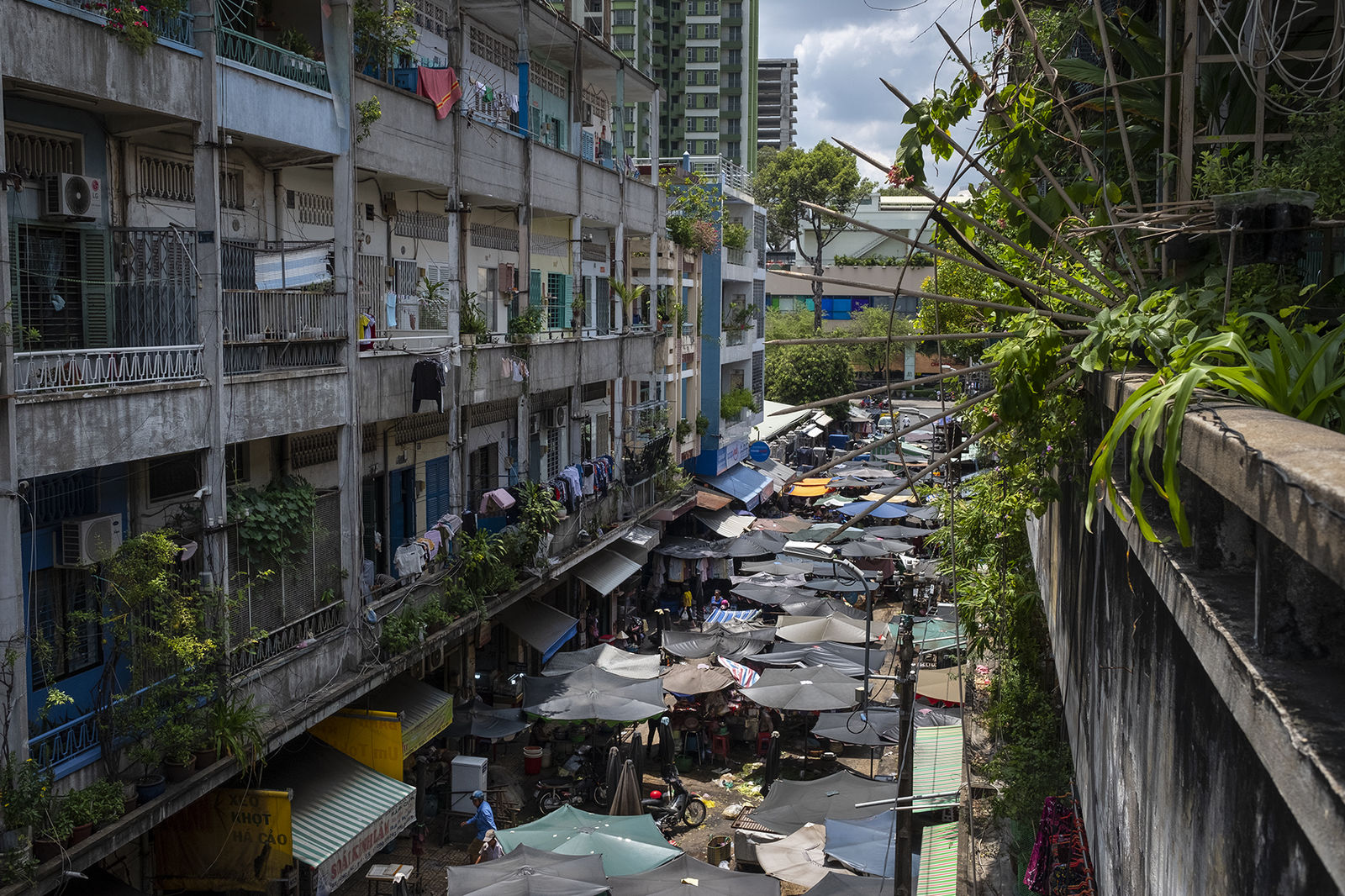 A Day in the Life of Phùng Hưng, a D5 Street With Two Personalities ...