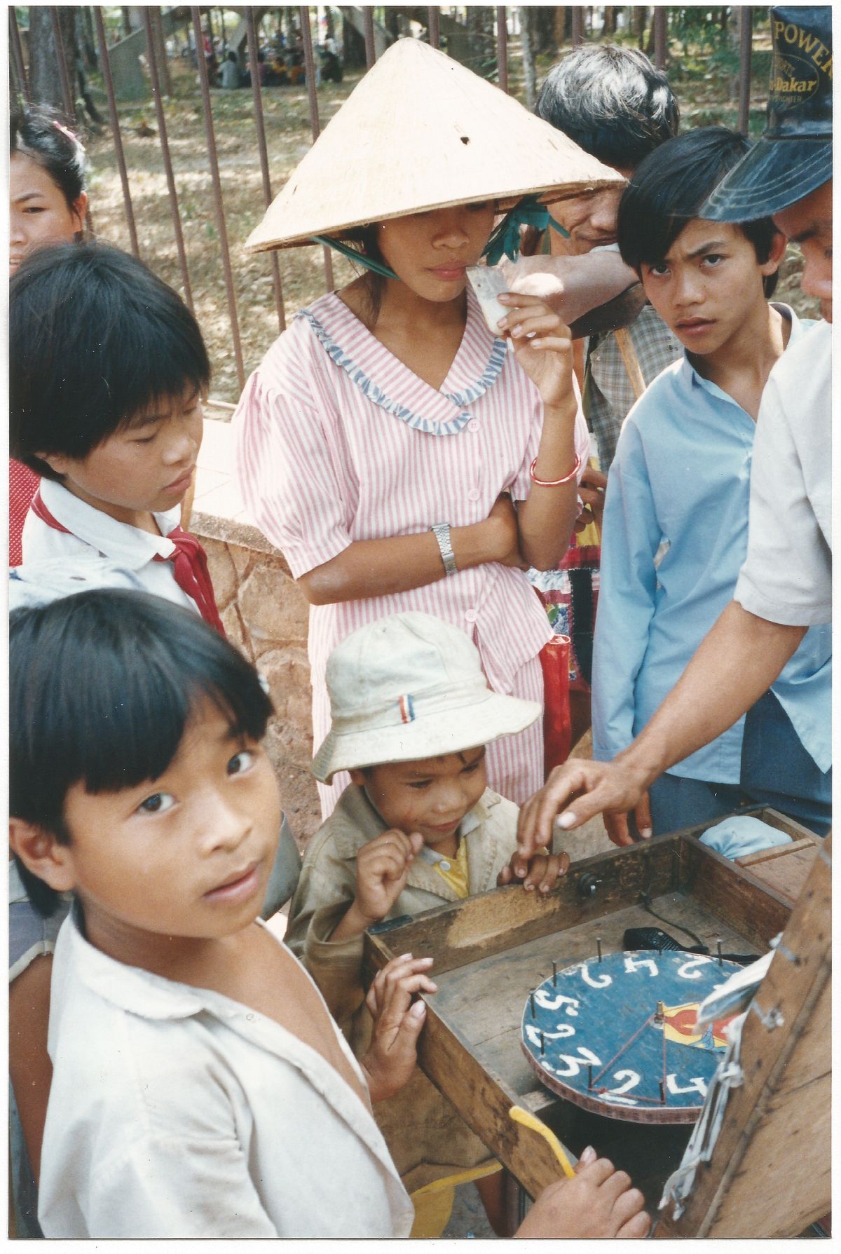 Bầu Cua Tôm Cá game - child-friendly version with 3 paper dice