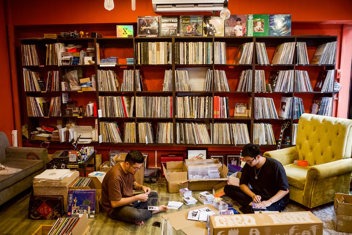 This Funky Retro Bar is Stocked With Vinyls, Cocktails