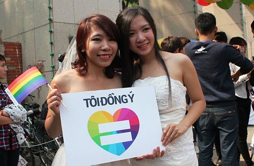 Hundreds Take To The Streets To Support Same Sex Marriage In Vietnam 6600