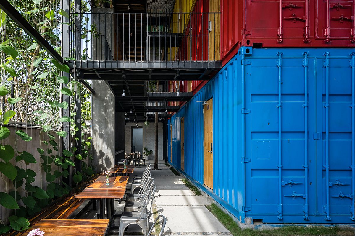 [Photos] Hanging out at Nha Trang’s Breezy Container Hostel | Saigoneer