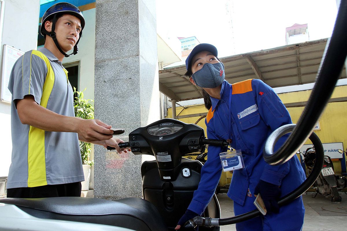 gas-prices-in-vietnam-are-the-lowest-they-ve-been-since-2009-saigoneer