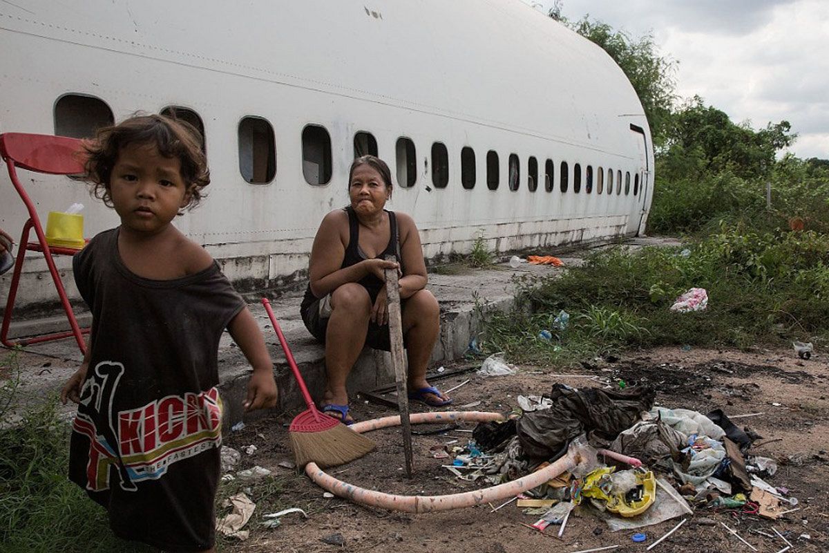 [Photos] Meet The Families Who Live In Bangkok's Airplane Graveyard