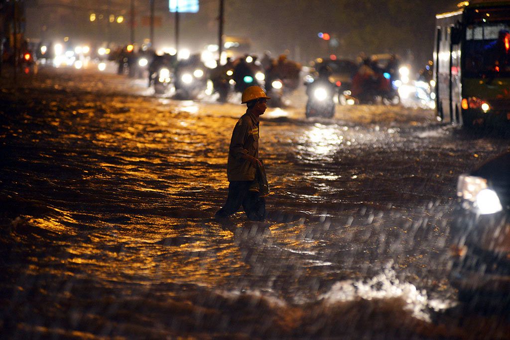 [Photos] Saigon Streets Underwater After Massive Downpour - Saigoneer