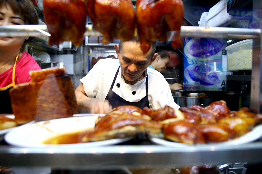 singapore-hawker-stalls-become-first-street-food-restaurants-to-earn