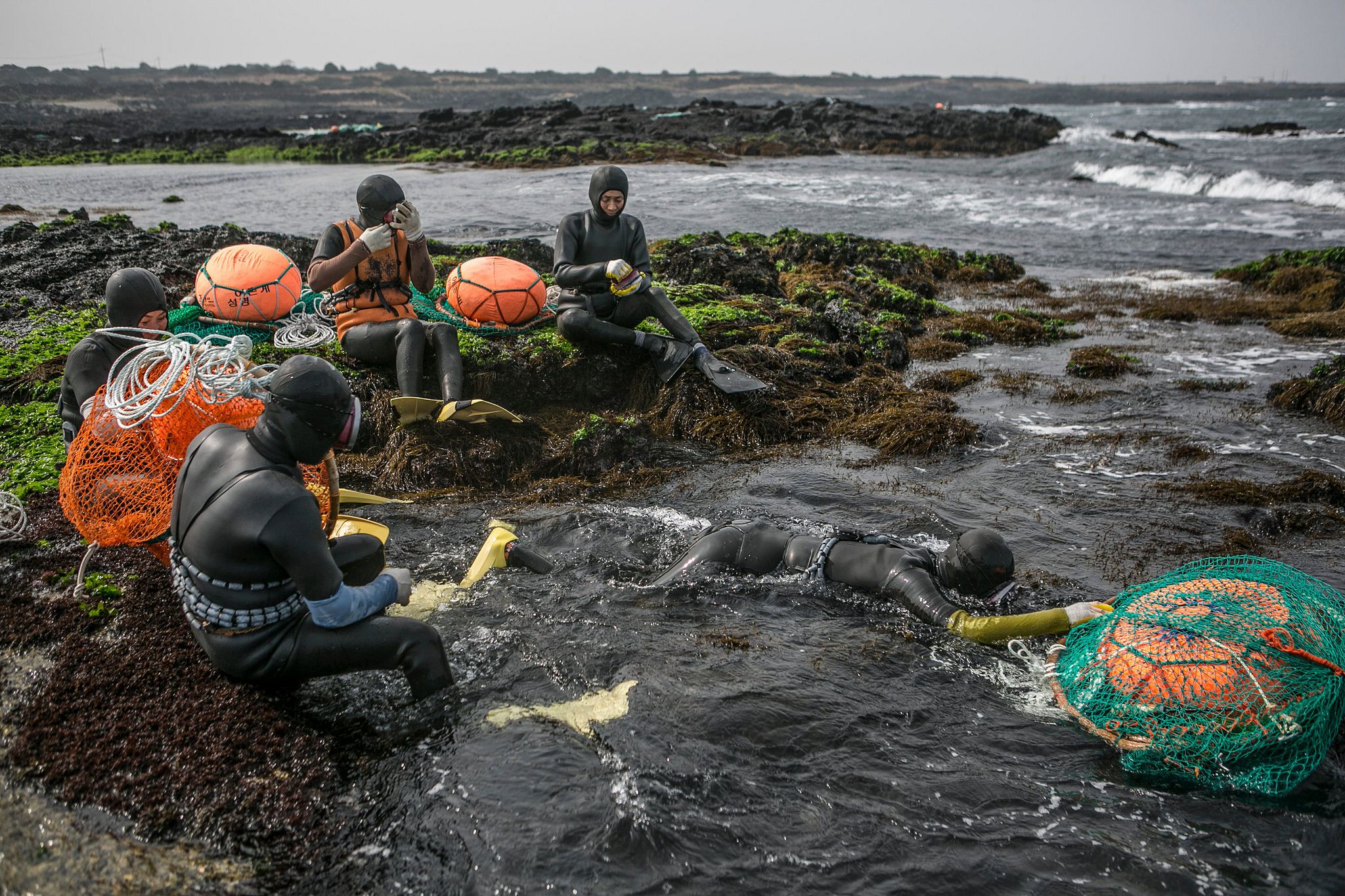 Meet South Koreas Free-Diving Grannies