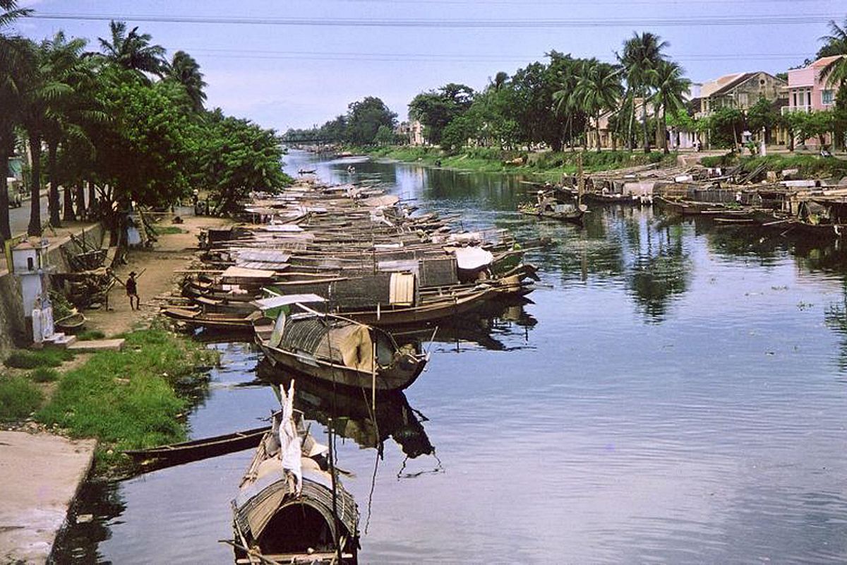 Photos The Sleepy Small Town Vibes Of Central Vietnam In The Early   Ln0MLnYb 