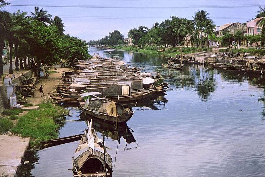 Photos The Sleepy Small Town Vibes Of Central Vietnam In The Early   Ln0MLnYl 