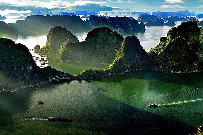 Vietnam's Ha Long Bay losing its hue