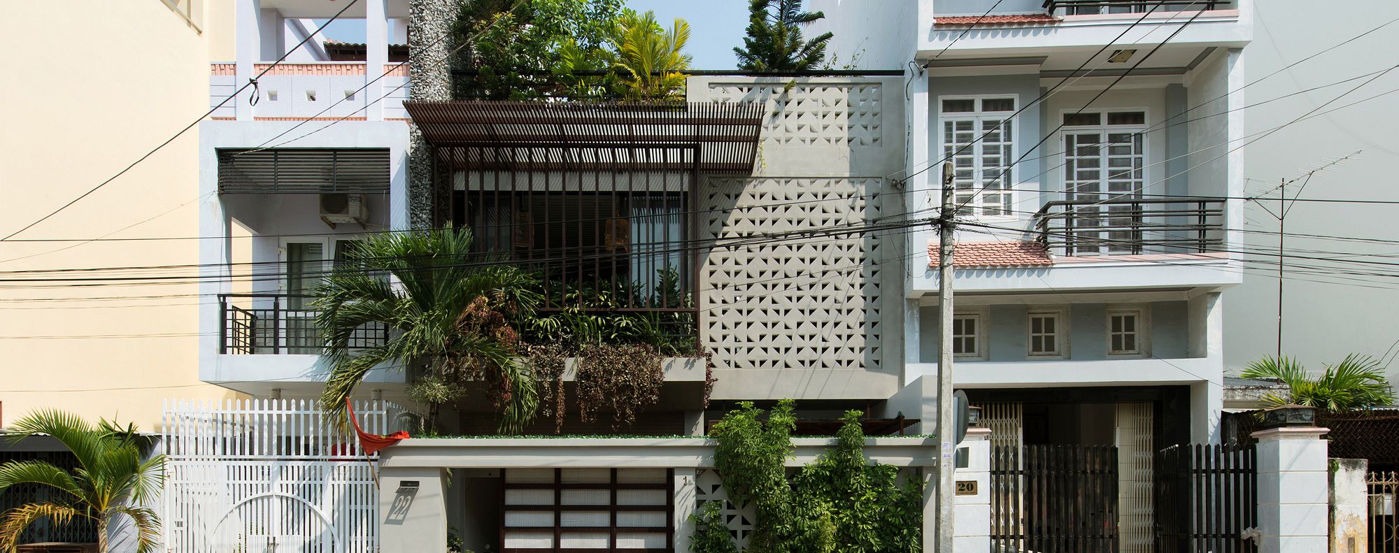 [Photos] 22.House An Homage to Vietnamese Modernist Architecture