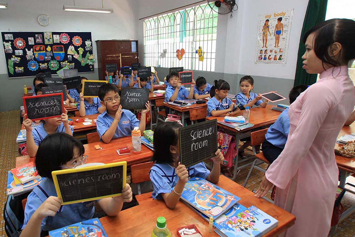 Vietnam school. Вьетнамская школа. Вьетнам начальная школа. Школьники во Вьетнаме. Средняя школа во Вьетнаме.