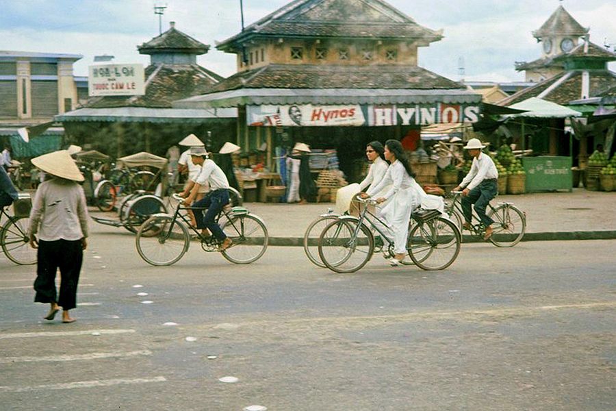 [Photos] The Sleepy, Small Town Vibes of Central Vietnam in the Early 1960s