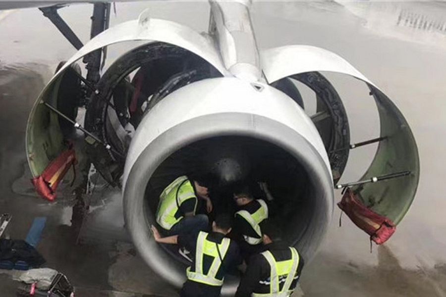 Chinese Tourist Delays Flight by Throwing Coins Into Jet Engine for 'Good Luck'