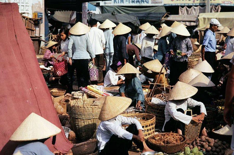 [Photos] A Walk Through Downtown District 1 in 1967-68 - Saigoneer