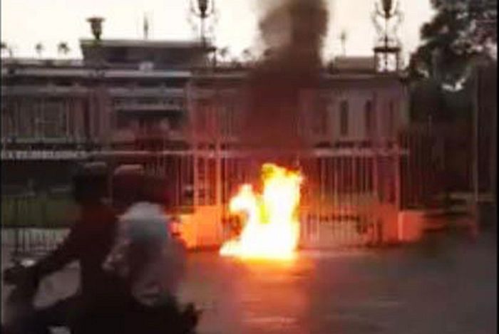 Authorities: Woman Sets Herself on Fire in Front of Reunification Palace to Protest Chinese Oil Rig