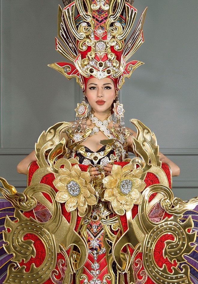 Vietnamese Designer Sparks Debate With Modernized National Costume Saigoneer 