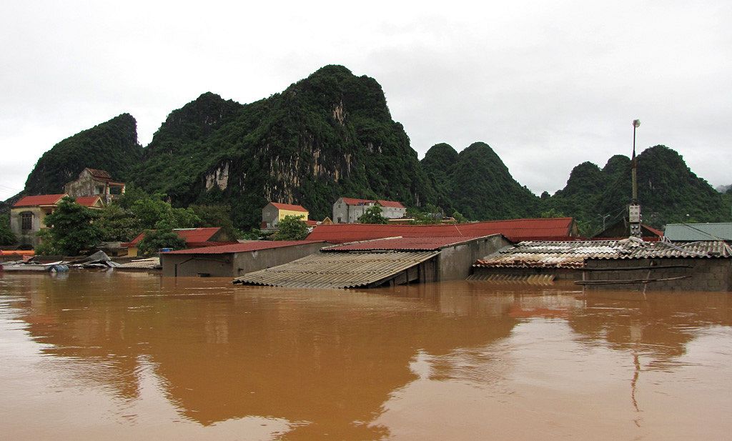 [Photos/Video] Central Vietnam Flooding Kills 21, Puts 100,000 Homes ...