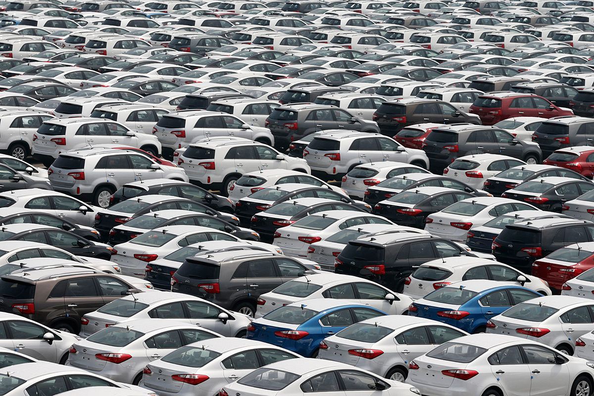 Земля купить машину цена с доставкой. Много машин. Корейские машины. Корейский автомобильный рынок. Китайский авторынок.