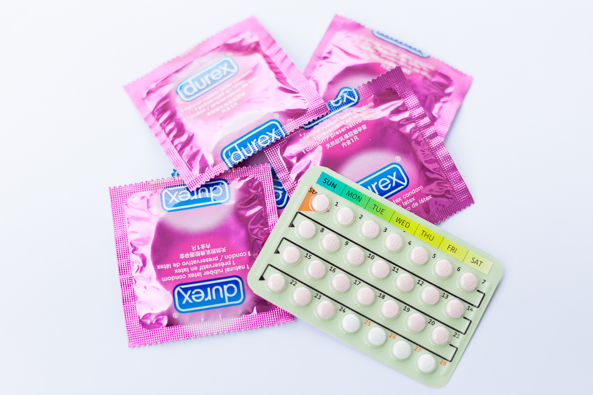 Купить противозачаточное без. Контрацептивы. Контрацептивы таблетки. Противозачаточные презервативы. Контрацептивы таблетки блистер.