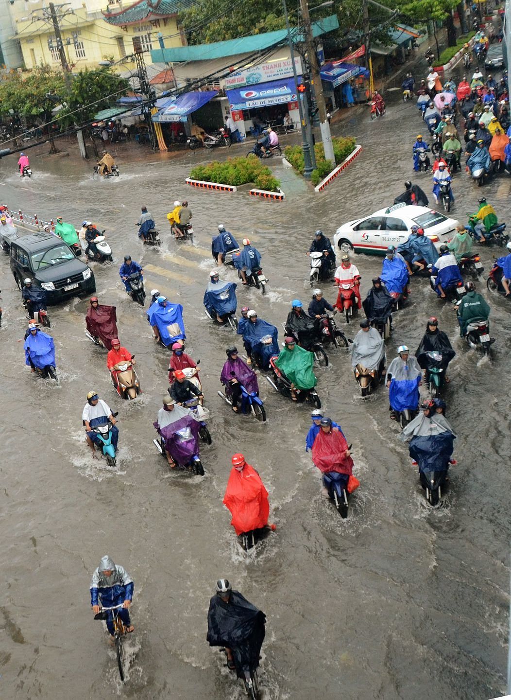 [Photos] Rainy Season in Vietnam An Ode to Boats, Raincoats and