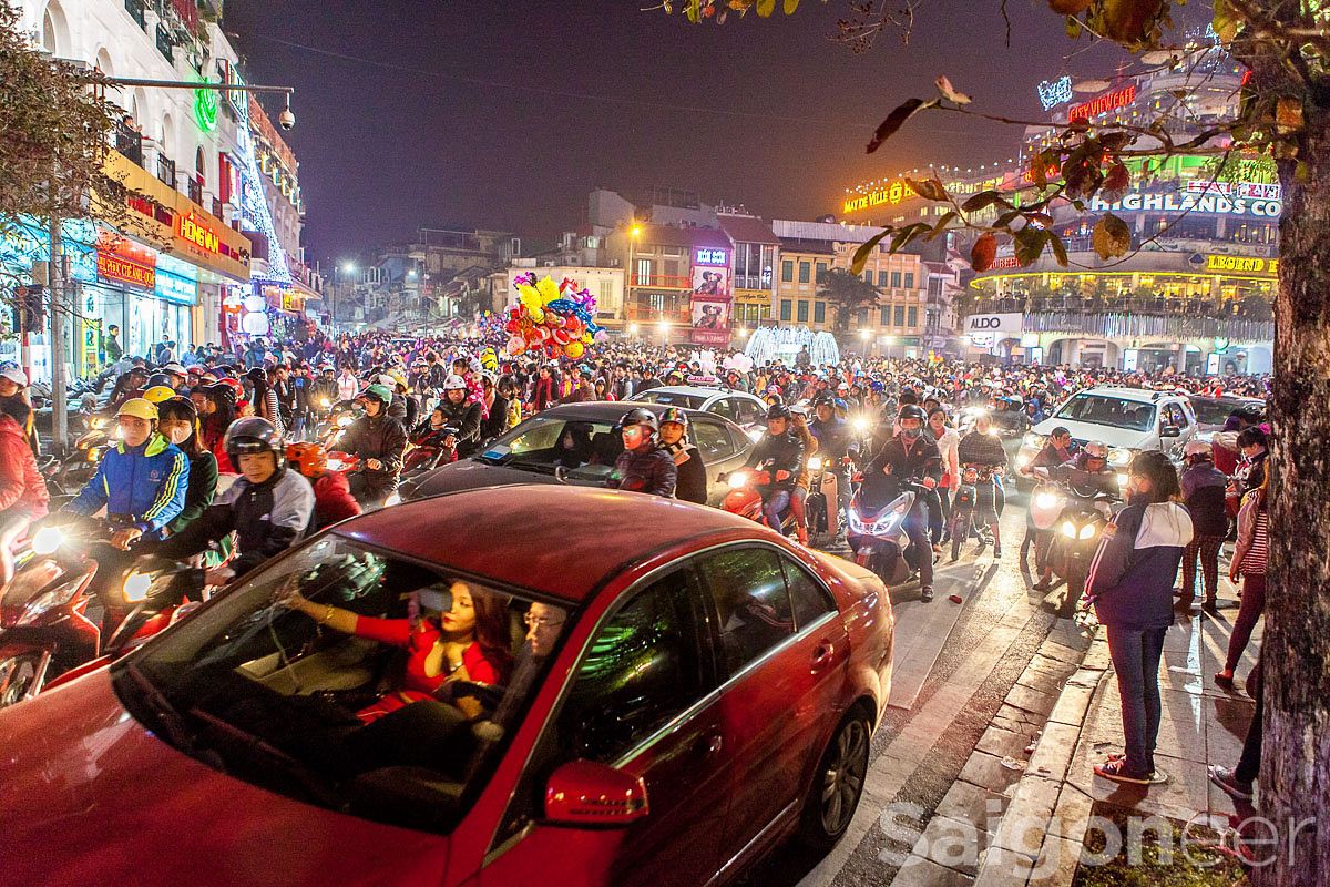 Population Explosion Hanoi Adding 200,000 New Residents Each Year