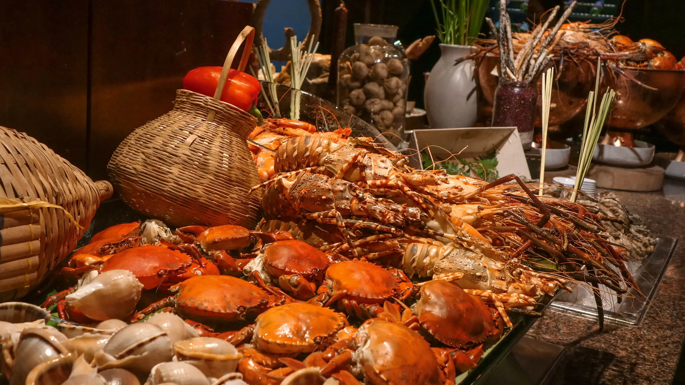 Seafood Buffet Dinner @ Hôtel des Arts Saigon - Saigoneer