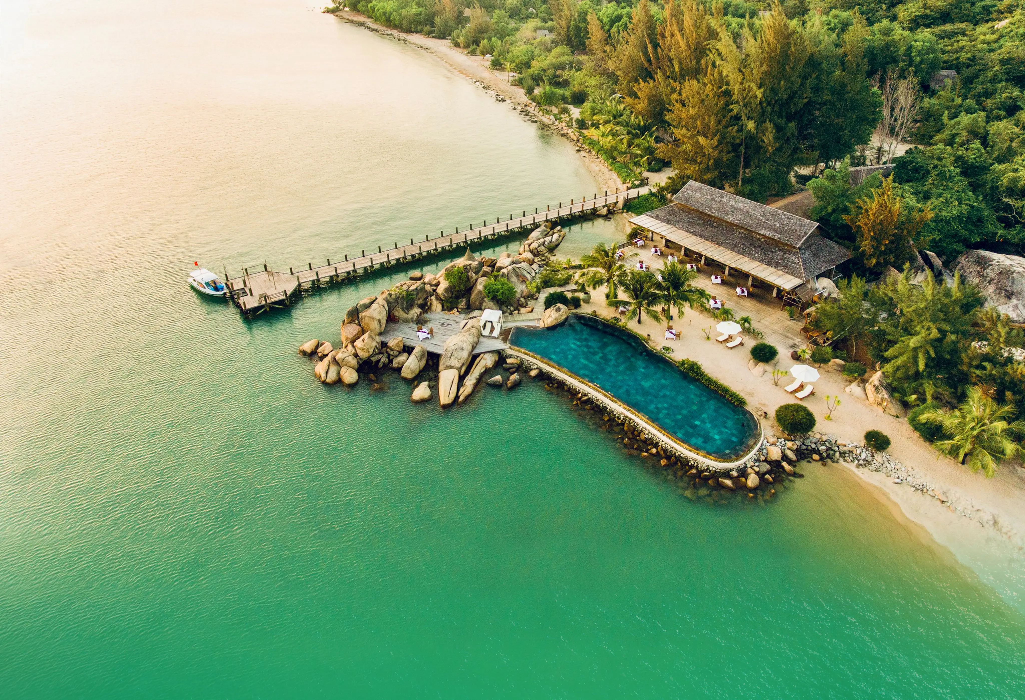 l-alya-ninh-v-n-bay-l-i-m-i-g-i-kh-m-ph-m-t-nha-trang-th-t-kh-c-bi-t