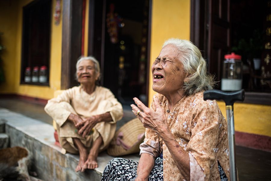 [Photos] Grandma, Barber, Farmer, Friend: Portraits of Everyday Life in Central Vietnam