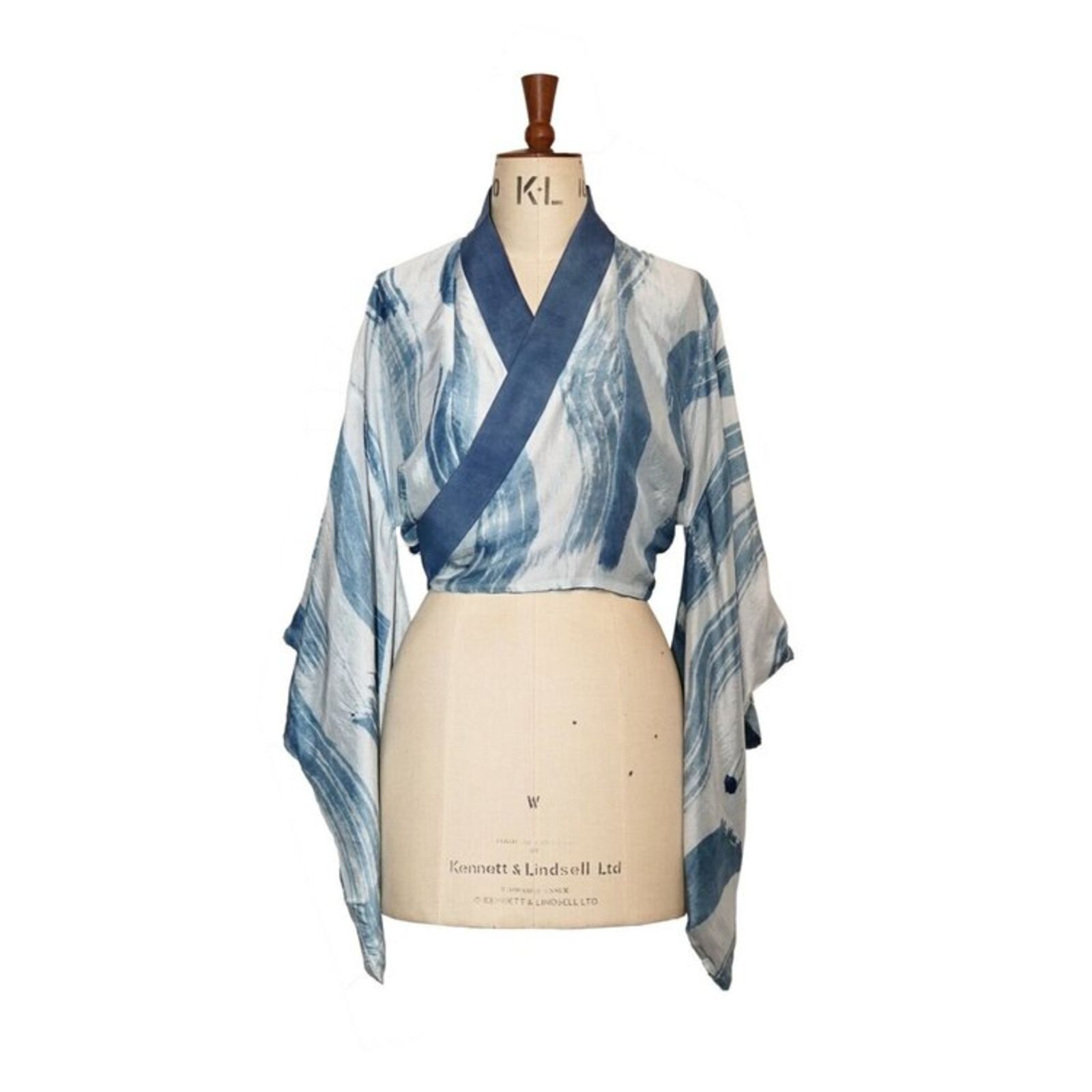 Vietnam's Traditional Indigo Dyes and Kimono Come Together in Kimono Ơi ...