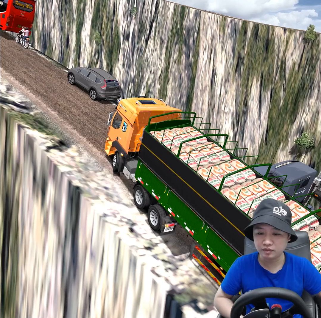 TikTok-Streamer geht mit super aufwendigem Truck-Simulator-Setup viral