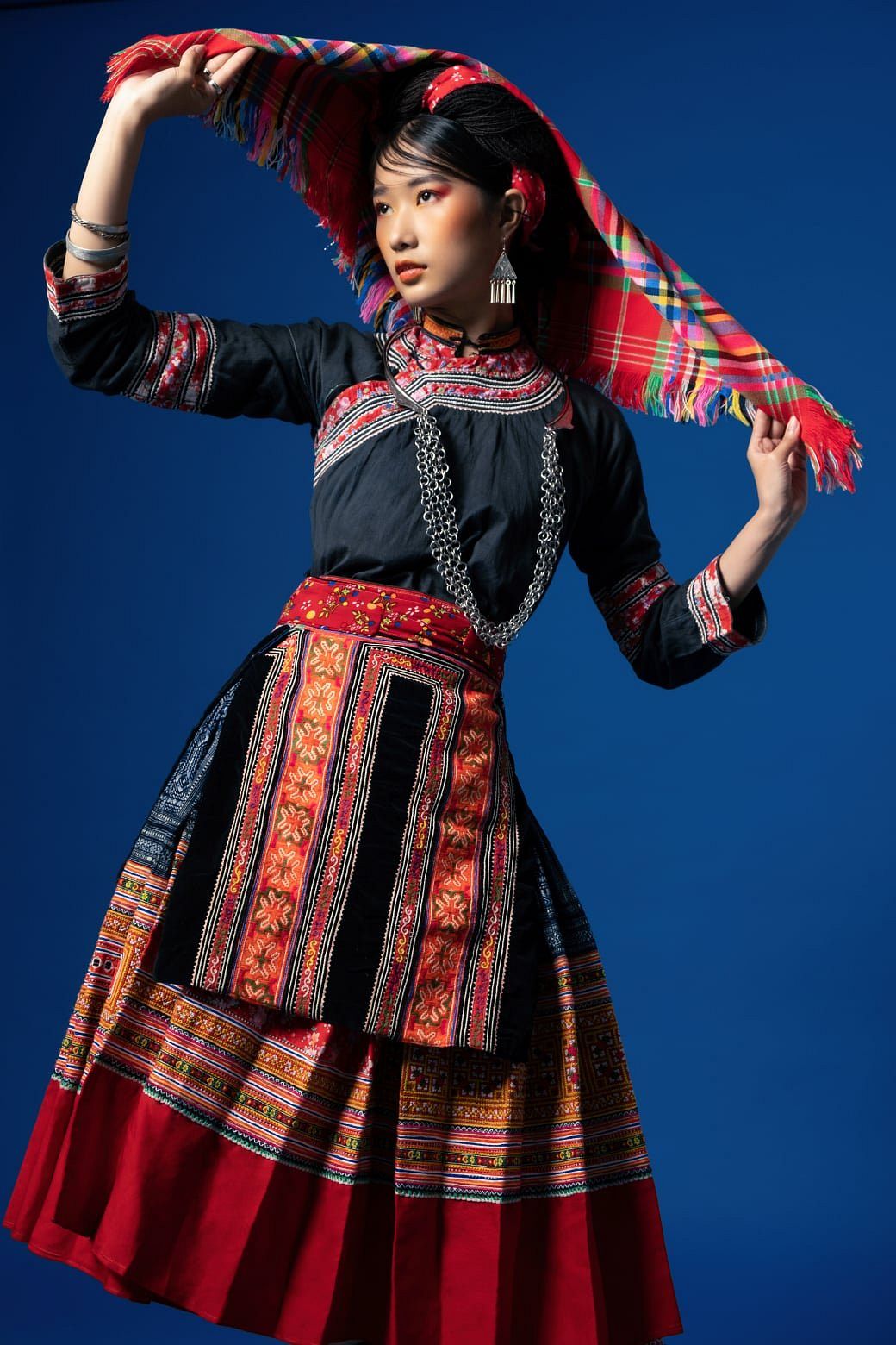 Xem ngay 100 mẫu Vẽ trang phục dân tộc H'mông đầy đặn chất bản sắc dân tộc